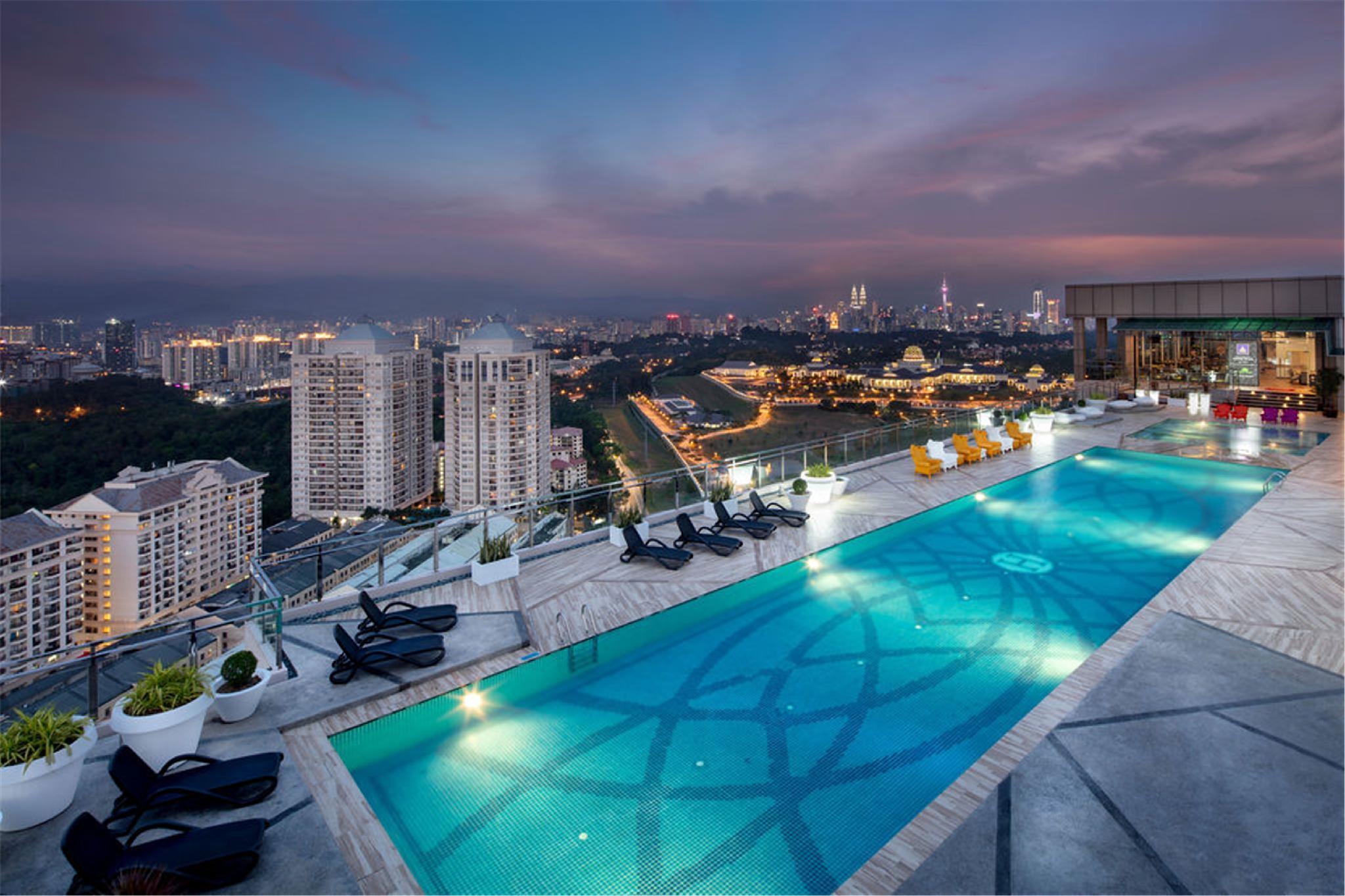 吉隆坡哈达马斯帝盛酒店 外观 照片 Infinity pool at the rooftop of the hotel